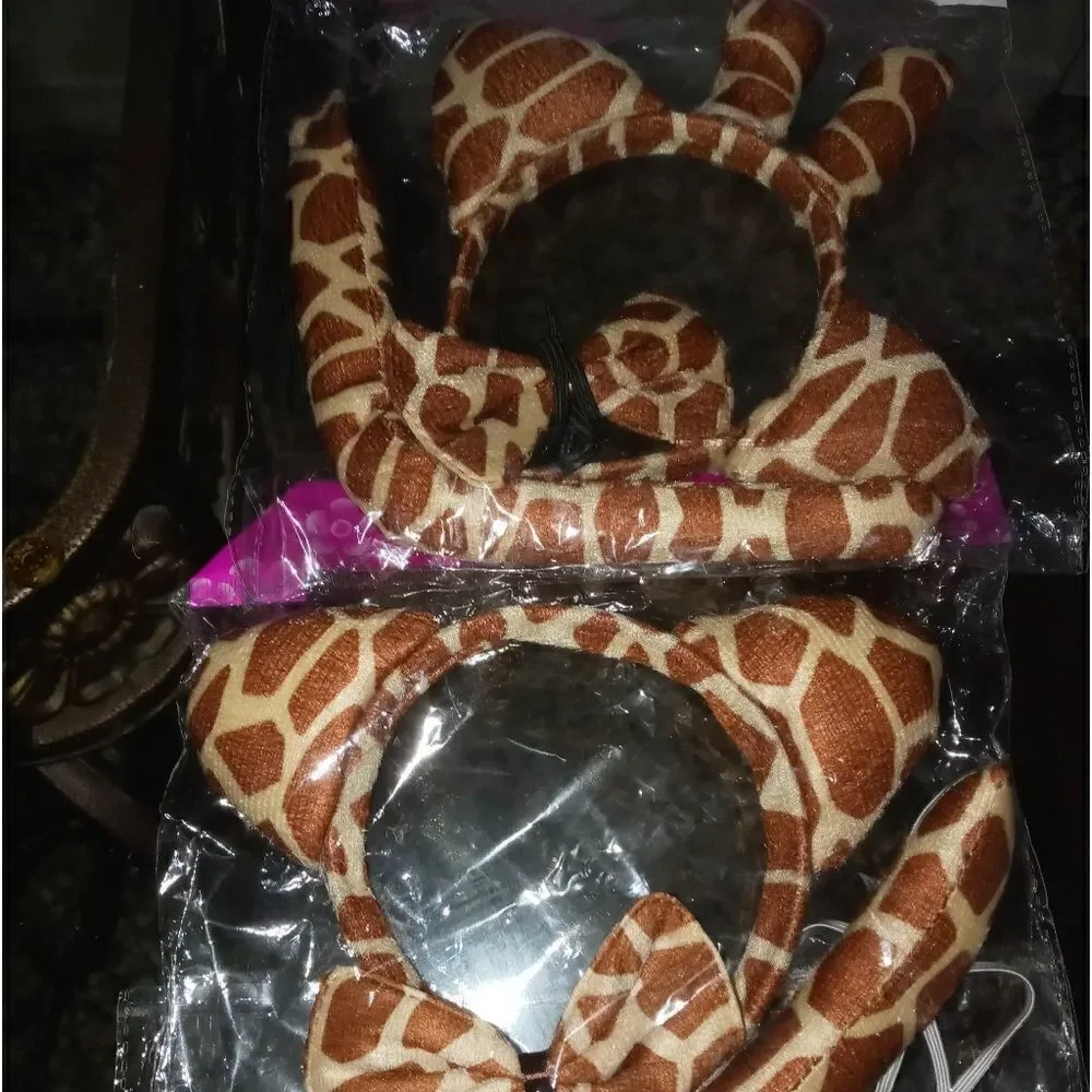 Giraffe or cat costume (cross play)